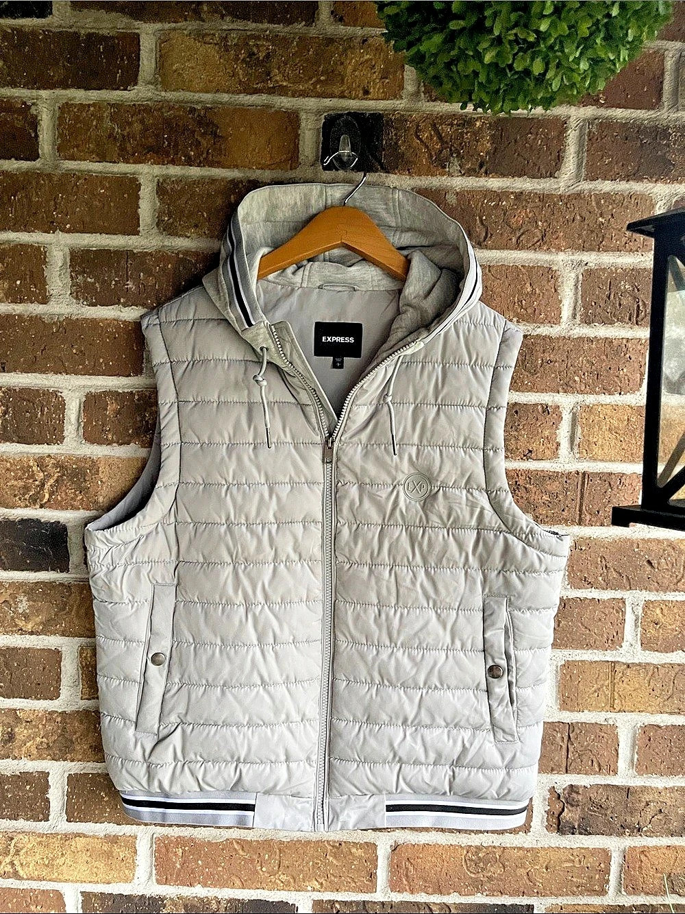 Express Hooded Puffer Vest in Gray